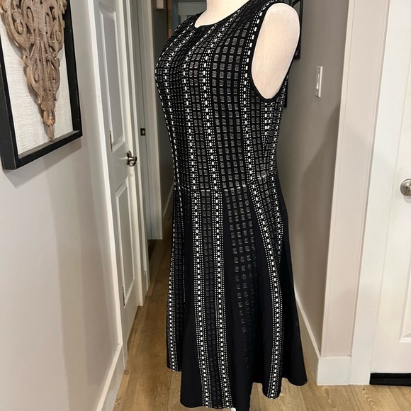 LUXE by CARMEN MARC VALVO black and nude fit and flare knit dress - Picture 3 of 13